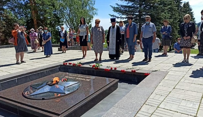В День памяти и скорби в городе Кремёнки Жуковского района минутой молчания почтили память погибших в годы Великой Отечественной войны