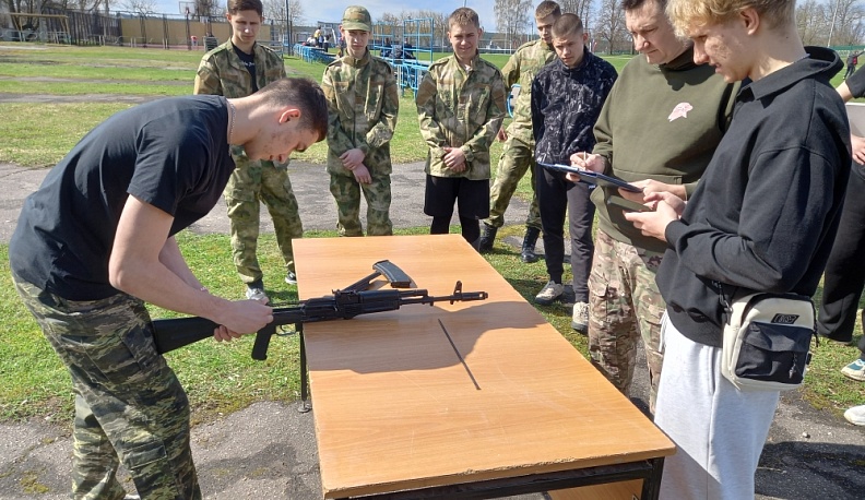 В Дзержинском муниципальном округе прошли соревнования допризывников