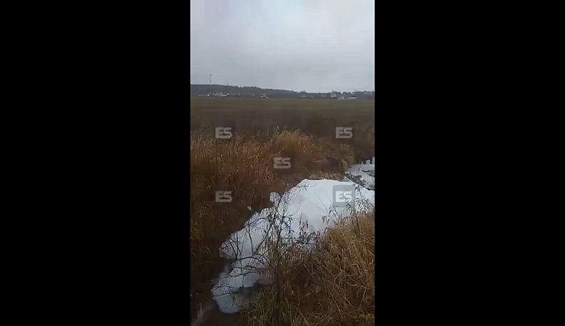 В Калужской области реку покрыла пенная шапка