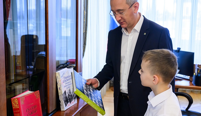 «Ёлка желаний-2025»: Владислав Шапша исполнил мечту калужского школьника