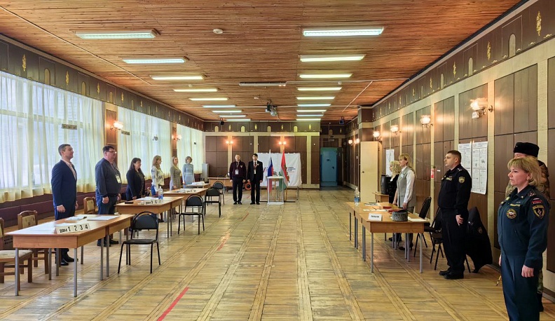 В Юхнове одним из первых проголосовал глава района