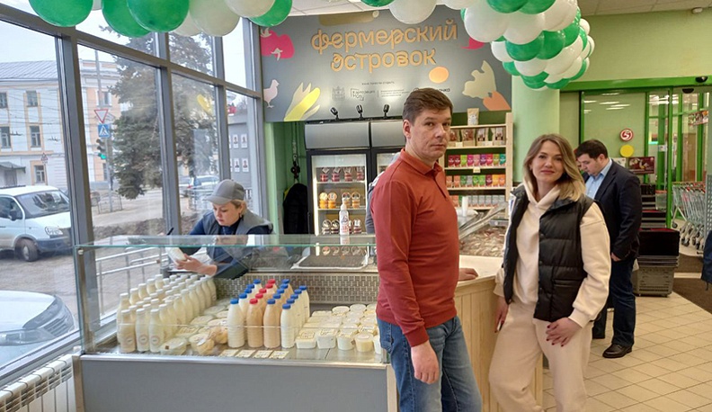 В центре Калуги в конце минувшего года открыт первый магазин федеральной торговой сети «Фермерский островок». Особое место занимает продукция из молока коров джерсийской породы, оно отличается высоким содержанием белка и кальция.