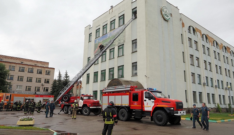 В Калуге в Тимирязевской академии тушили учебный пожар