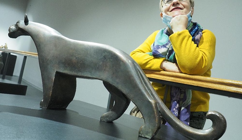 Гладить и обниматься