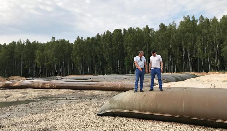 В Людинове продолжаются работы по очистке озера Ломпадь