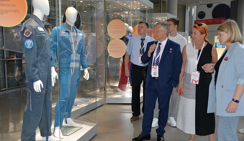 Летчик-космонавт Андрей Борисенко посетил музей истории космонавтики в Калуге