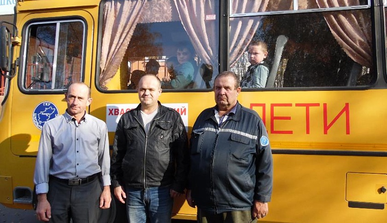 Автобус цвета солнца