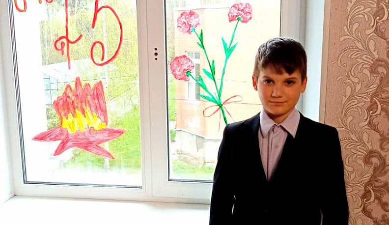 Школьники Дзержинского района рисуют Победу