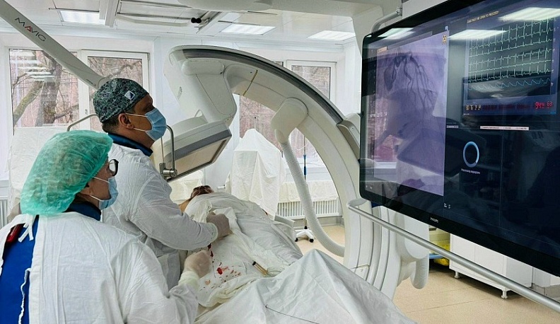 Калужские медики впервые провели эндопротезирование брюшной аорты