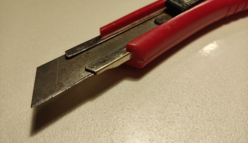 В Калуге пьяный мужчина накинулся с ножом на незнакомку