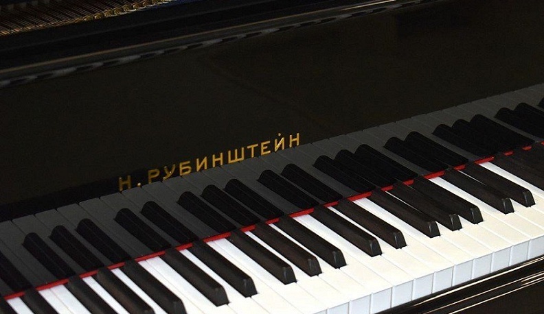 В двух кировских школах искусств обновляются инструменты и оборудование