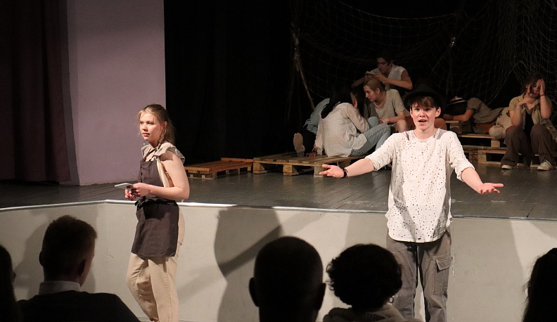 В Калуге юные москвичи показали спектакль про беспризорников 