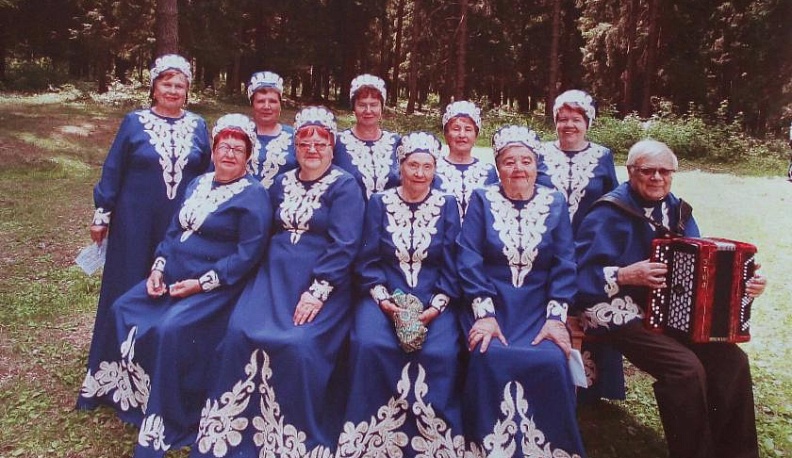 Тепло сердец даря друг другу