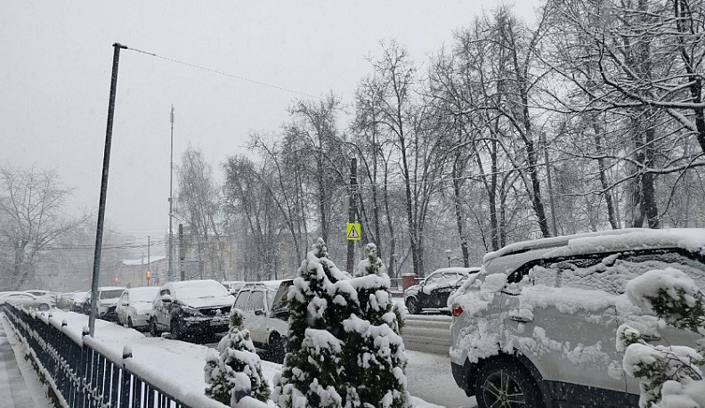 В Калуге снова идёт снег