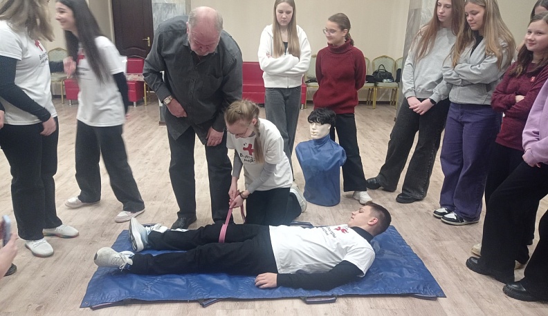 Людиновских школьников научили оказанию первой медицинской помощи