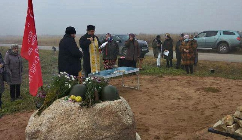 В Юхновском районе установили памятный знак «Поклонный крест»