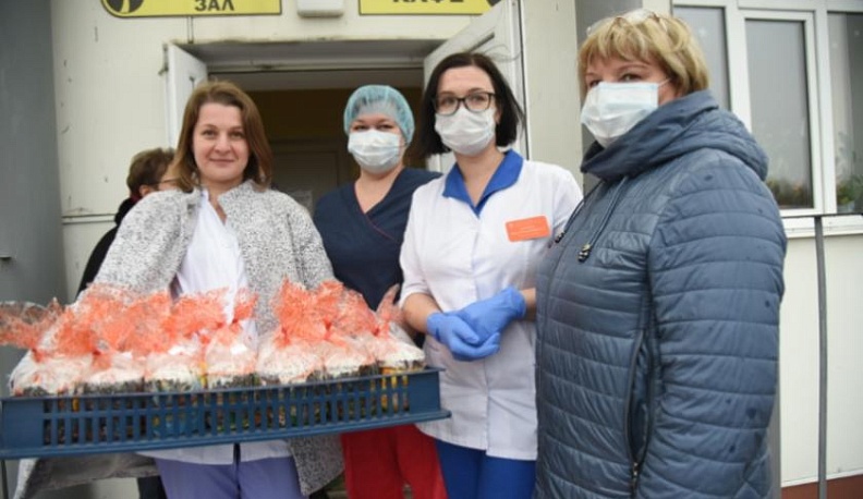 Калужский хлебокомбинат привез в инфекционную больницу куличи