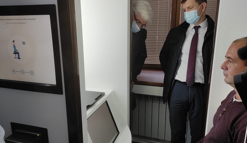 В калужском МФЦ начала работать криптобиокабина