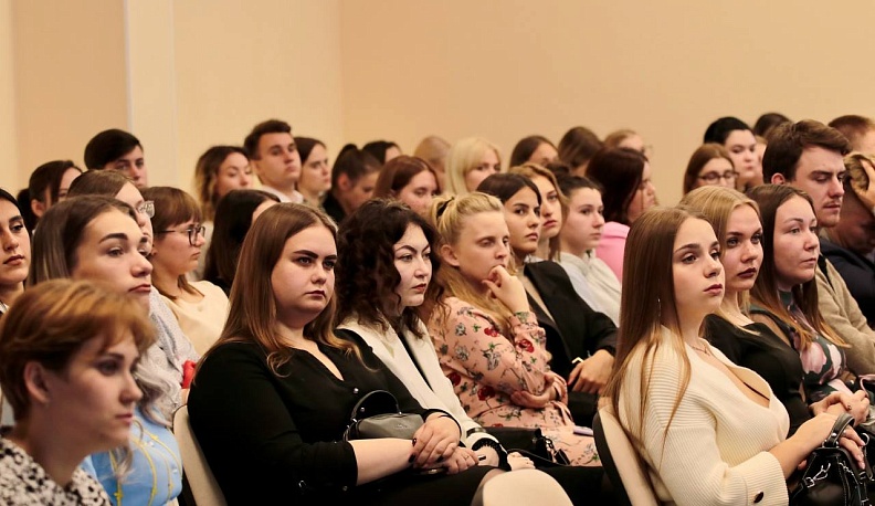 Александр Аникеев пообщался с молодыми учителями Калужской области