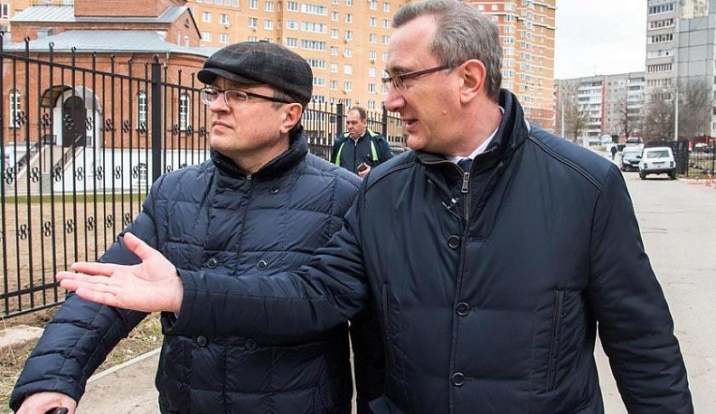 Владислав Шапша продолжил осмотр проблемных дорог Калуги