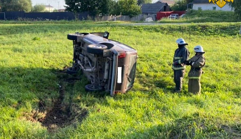 В Калужской области «Нива» вылетела в кювет