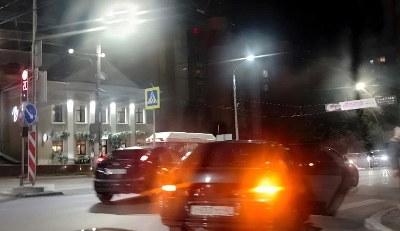 В центре Калуги столкнулись два автомобиля