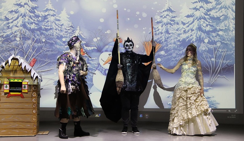 В Калуге показали новогодний спектакль для детей, эвакуированных из приграничных территорий