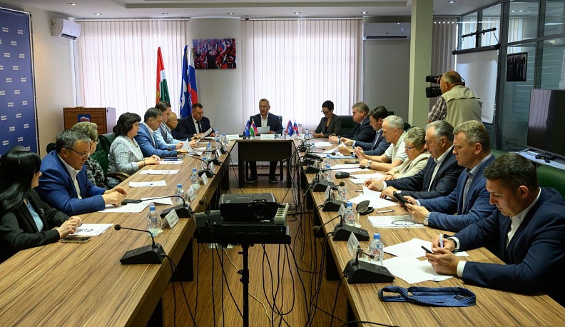 В Калуге прошло заседание Президиума Регионального политсовета партии «Единая Россия»