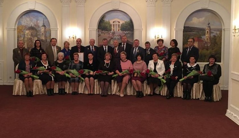 Анатолий Артамонов вручил государственные и областные награды