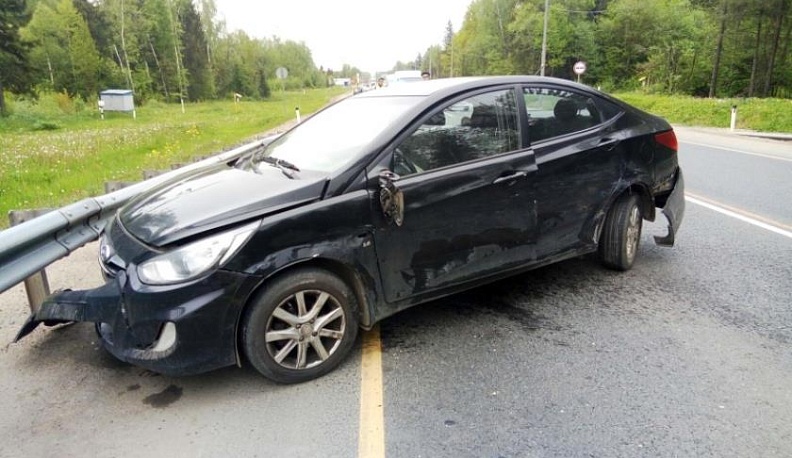 У деревни Воробьи столкнулись две иномарки