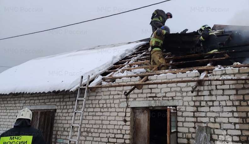 Хозяйственное строение сгорело в Калужской области