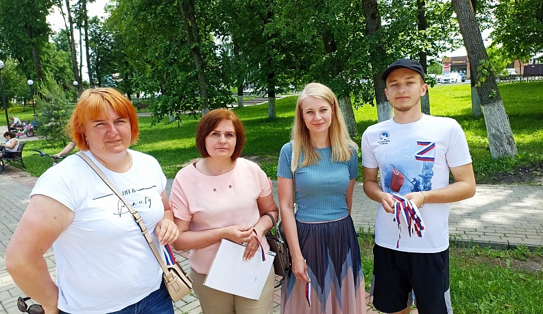 В День России юным людиновцам  вручили паспорта