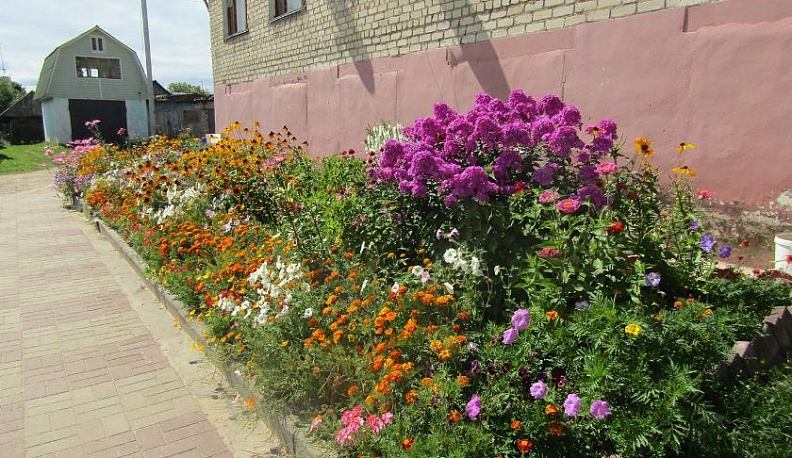 В Спас-Деменске прошёл традиционный конкурс «Оригинальный цветник сезона 2020 года»