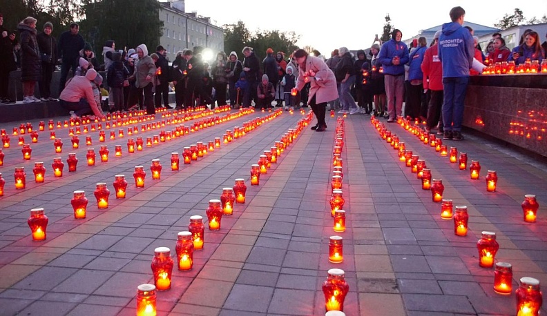 Людиновцы станцевали Вальс Победы и зажгли Свечи памяти