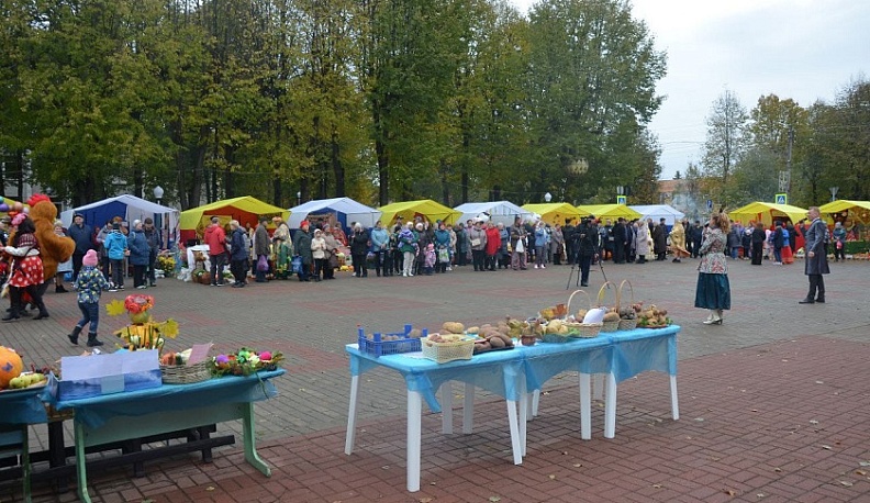 В Юхнове прошла Покровская ярмарка