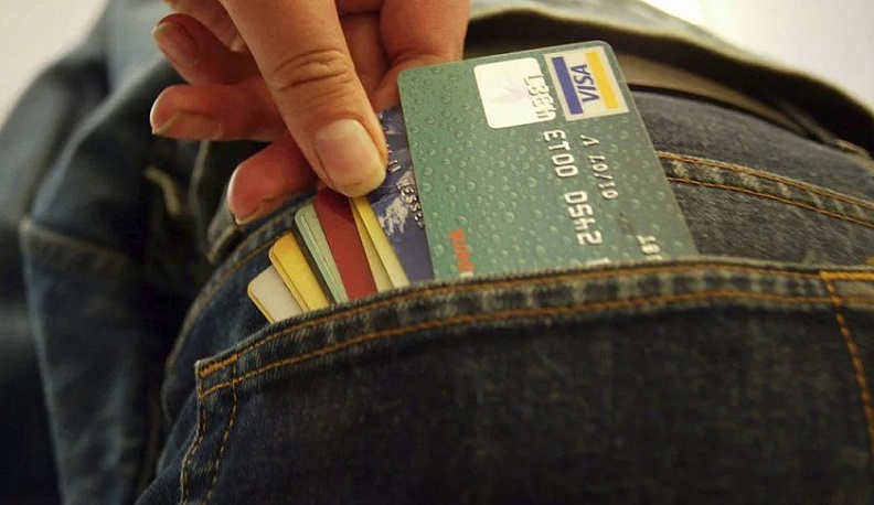 В Калужской области женщина украла карту знакомого