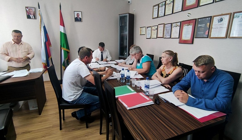 Ни нашим, ни вашим