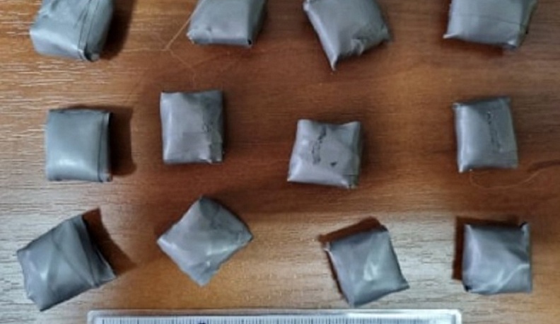 В Калуге задержали  местного жителя с 24 свертками наркотиков