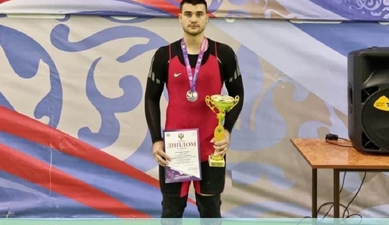 Калужанин завоевал «золото» на Спартакиаде учащихся по тяжёлой атлетике