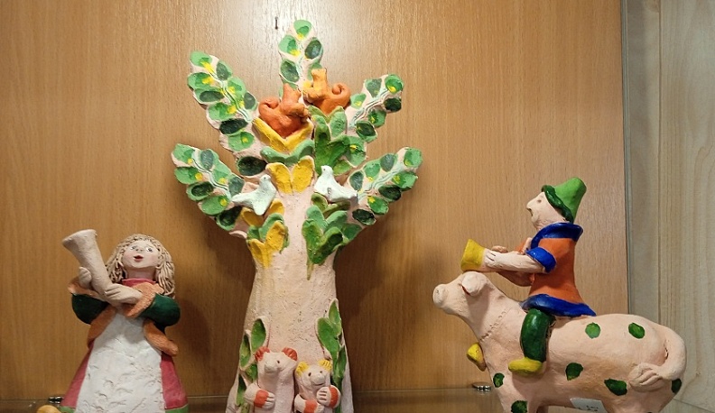 В калужском Доме мастеров представили выставку керамики «Вокруг Древа жизни»