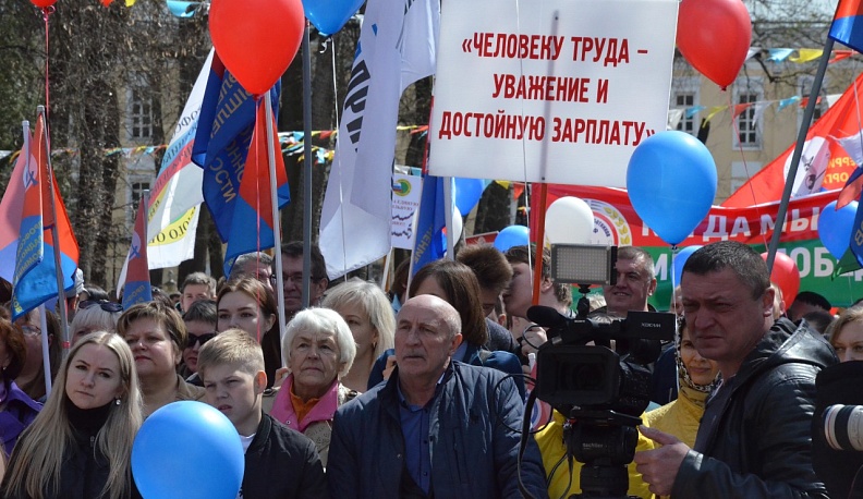 Жители Калуги отмечают Праздник весны и труда 