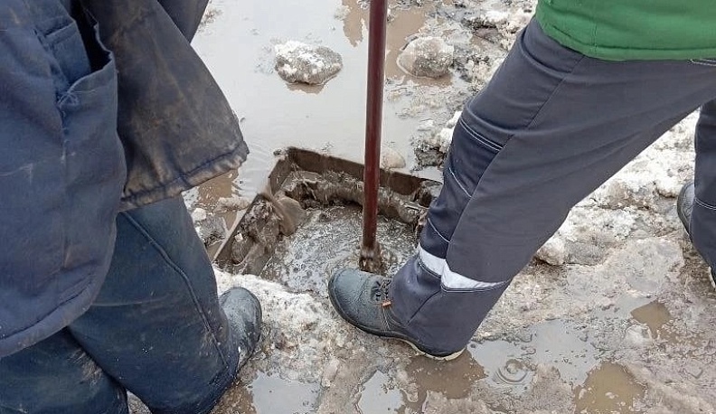 После просьбы жителя в интернете в Воротынске почистили ливнёвку