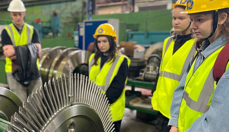 На четырех предприятиях Калужской области прошел Единый день открытых дверей