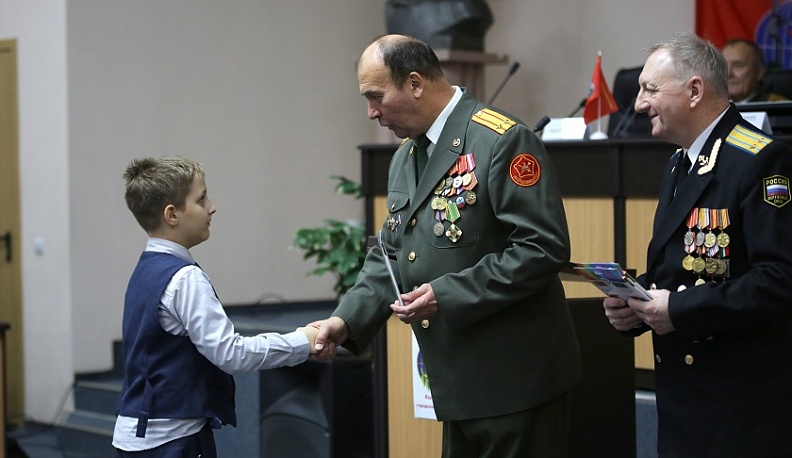 В Калуге наградили победителей патриотического конкурса «Память сильнее времени»