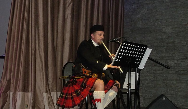 В Калуге играли на волынках и учили шотландским танцам