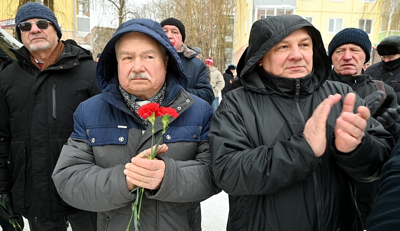 Владислав Шапша возложил цветы к памятнику воинам-интернационалистам