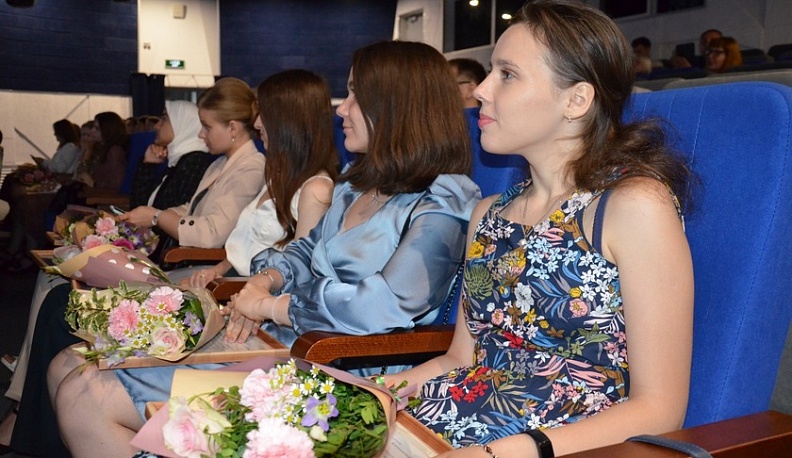 В Калуге выпускники губернаторских групп получили свидетельства об обучении