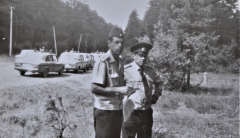 С начальником ГАИ Людиновского района. 1981 г.