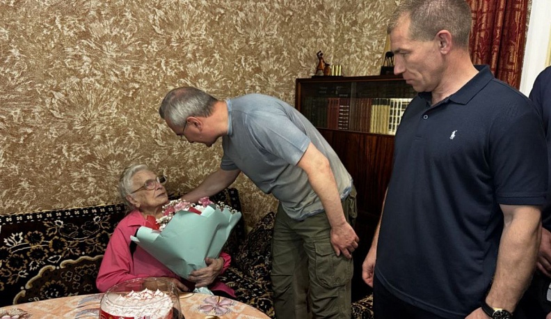 В Первомайске Владислав Шапша поздравил ветерана Великой Отечественной войны с 99-летием