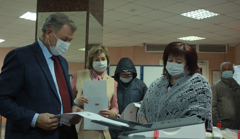 Анатолий Артамонов проголосовал в единый день голосования